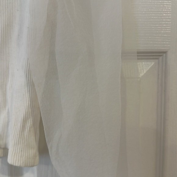 White ribbed blouse with sheer puffy sleeves - Picture 3 of 3